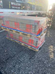 lot 563 image: Pallet Racking Beams and Uprights Lot orange Blue 40ft