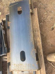 lot 577 image: Skid steer mount plate