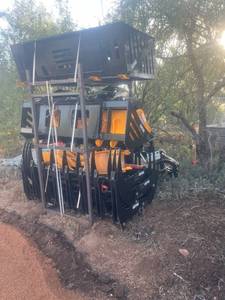 lot 586 image: Cat 305 excavator bucket