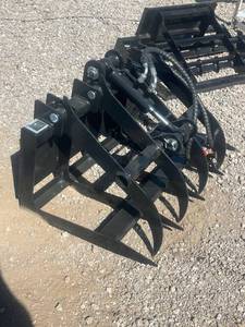 lot 325 image: Skid Steer Loader Grapple Bucket Attachment