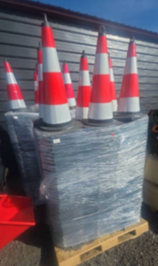 lot 483 image: Traffic Safety Cones Red White Striped 28 inch Lot of 250pcs