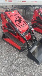 lot 472 image: SDLanch SSL60 Skid Steer Loader 1500lb Operating Weight 1000lb Lift