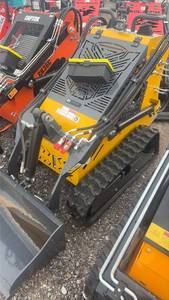 lot 476 image: SDLanch SSL60 Skid Steer Loader 1500lb Operating Weight 1000lb Lift