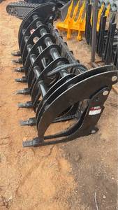 lot 521 image: Captok CK-CLG72 72-Inch Hydraulic Curved Log Grabber Brush Grapple