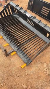 lot 522 image: Captok CK-RB66 66 Inch Rock Bucket Skid Steer Attachment
