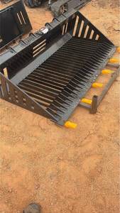 lot 523 image: Captok CK-RB66 66 Inch Rock Bucket Skid Steer Attachment
