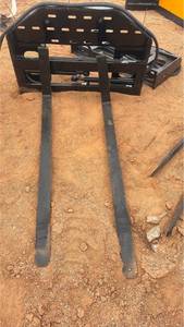 lot 543 image: Side Shift Fork SF60 60 inch 2645 lbs Skid Steer Loader Attachment