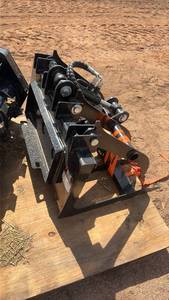 lot 379 image: Mini Skid Steer Loader Attachment Grapple Bucket with Teeth