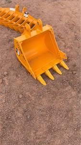 lot 586 image: Cat 305 excavator bucket