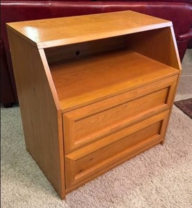 lot 904 image: Thomasville 2 drawer nightstand 30 x 30 x 18 in (located in basement)