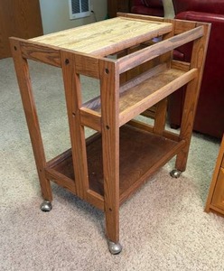 lot 905 image: Wooden rolling bar 32 x 26 x 19 in (located in basement)