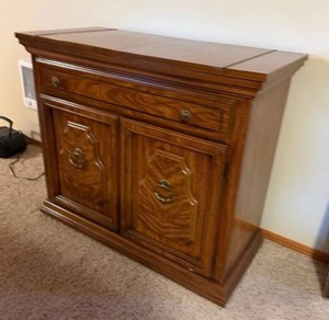 lot 913 image: Sideboard with flip open top 33 x 39 x 18 in closed (located in basement)