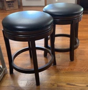 lot 919 image: Ashley Furniture swivel seat barstool pair 24 in tall each