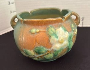 lot 1000 image: Roseville Pottery White Rose line jardiniere
