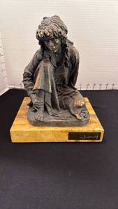 lot 1026 image: Josep Bofill 1983 Natural Belleza bronze statue