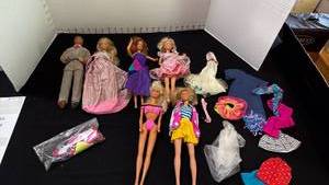 lot 1027 image: Barbies, Ken and other dolls with accessories