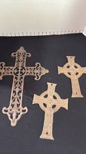 lot 1028 image: Metal crosses