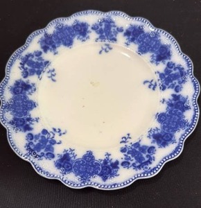 lot 1053 image: Flo Blu small plate