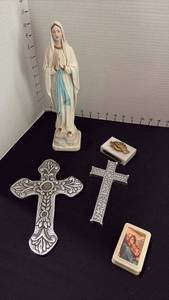 lot 1058 image: Religious Items