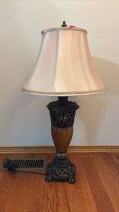 lot 1062 image: Lamp 34 Tall