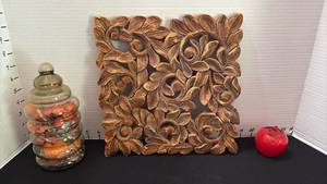 lot 1067 image: Assorted Decor