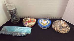 lot 1091 image: Assorted Decor