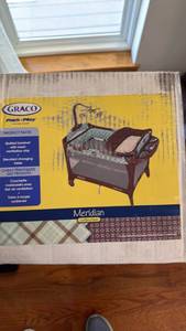 lot 1095 image: Grace pack and play