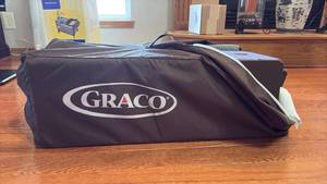 lot 1096 image: Graco Portable Play Pen with Carrying Case