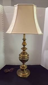 lot 1099 image: Brass table lamp 34