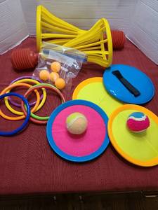 lot 1218 image: Outdoor Game Set with Catch Paddles Rings Balls and Toss Game