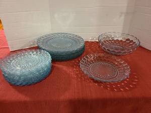 lot 2001 image: Anchor Hocking bubble glass, 8 dinner plates, 10 dessert plates,  serving bowls in 2 sizes