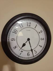 lot 2031 image: Chaney wall clock in plastic housing, 18in diam