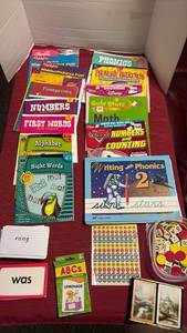 lot 2038 image: Children��s Learning Lot with Books and Flashcards
