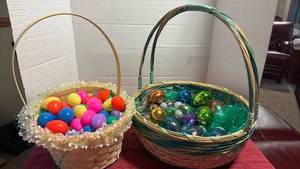 lot 2039 image: Easter Baskets