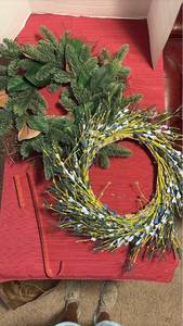 lot 2043 image: 2 Wreaths and Door Hanger