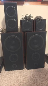 lot 2067 image: Magnavox Speaker System