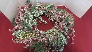 lot 2101 image: Wreath 24in