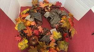 lot 2102 image: Wreath 22in