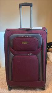 lot 2105 image: Kenneth Cole Reaction Suitcase 4 Wheels