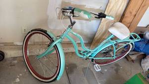 lot 3002 image: Schwinn womens bicycle