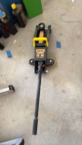 lot 3004 image: Black Jack 2 ton capacity floor jack