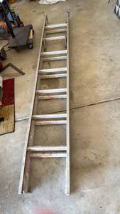 lot 3005 image: Extension ladder approx 7 ft