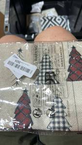 lot 63310 image: Christmas Plaid Tree Fabric Pouch - Retail $6