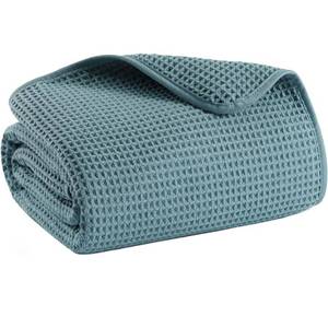 lot 62145 image: MICROFI Microfiber Waffle Bath Sheet, Quick Dry, Lint Free, 40 x 80 inches (101.6 x 203.2 cm), 1 Count, 430 GSM (Green) - Retail $0