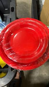 lot 23137 image: Red Disposable Paper Plates Set - Retail $3