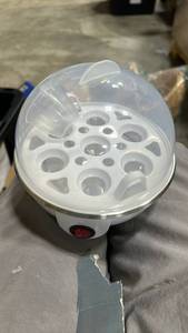 lot 23192 image: Electric Egg Cooker with Measuring Cup - Retail $12