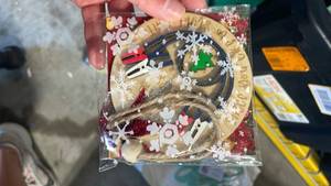 lot 33188 image: Christmas Wooden Ornament DIY Kit - Retail $8
