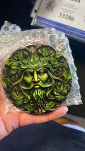 lot 33293 image: Green Man Round Ornament Wall Plaque - Retail $12