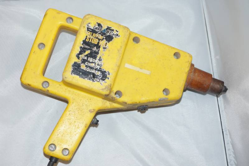 lot 349 image: Corded Stud Welder- Electric Tool   Body Work Auto