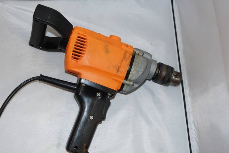 lot 352 image: Heavy Duty Corded Drill With Handle